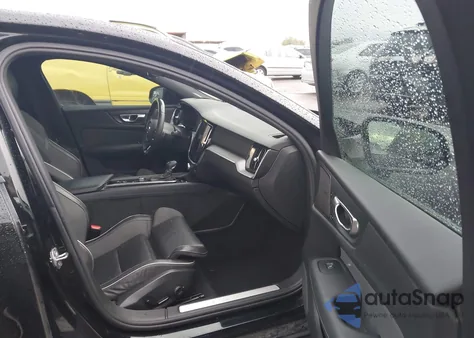 2019 Volvo S60 T6 R-Design z USA, uszkodzony, nr VIN 7JRA22TM5KG013637